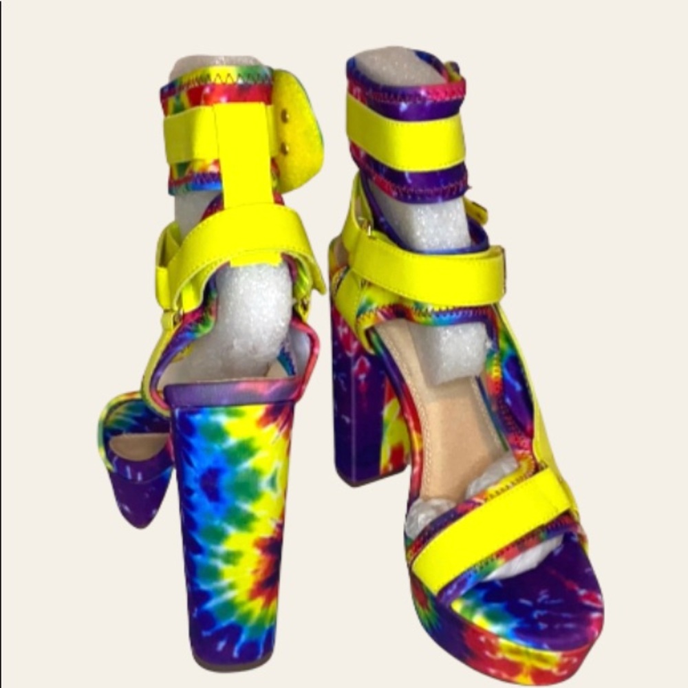Tye dye heels 🌈🌺
